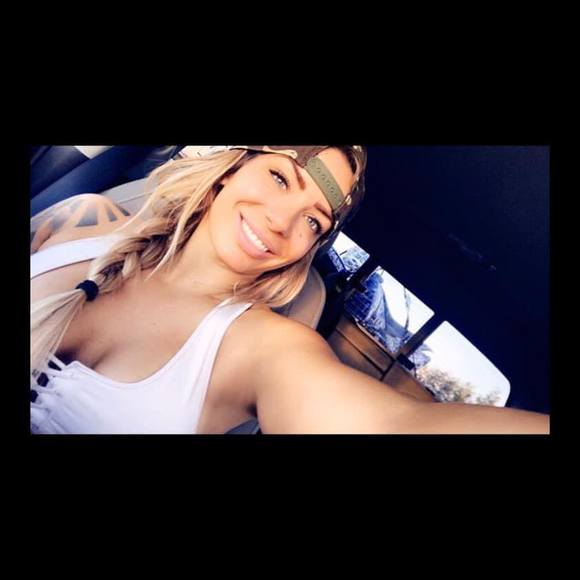 Meet your Posher, Bobbi - Picture 1 of 1